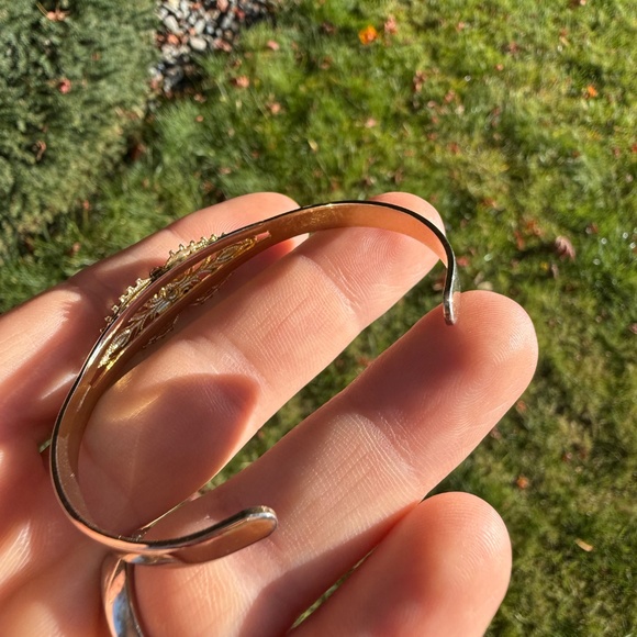 Vintage Cuff Gold Tone Bracelet Unbranded Filigree Art Deco Blue No Markings. - Picture 7 of 10